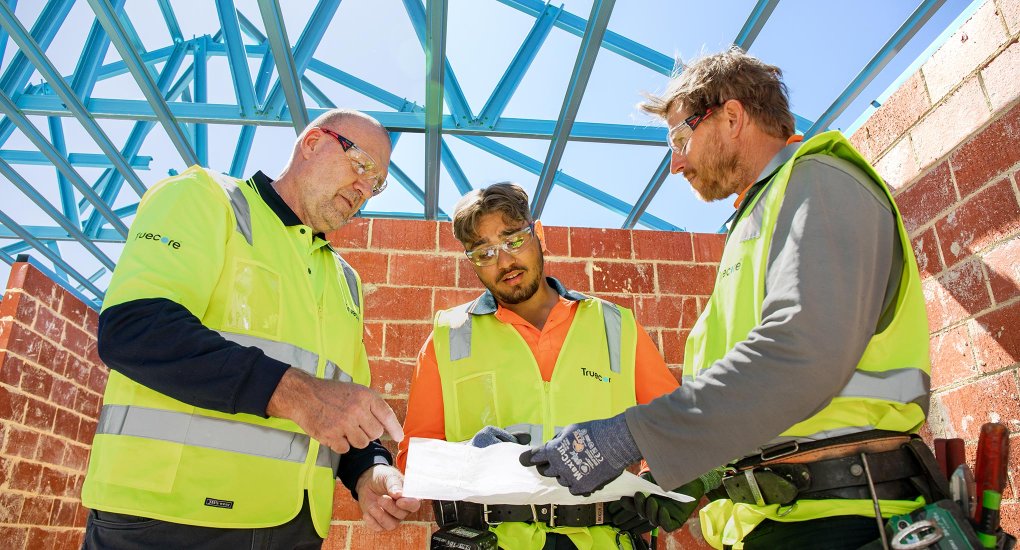 Construction manager with graduate apprentice and employer
